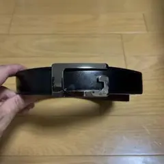 ブラックレザーベルト メタルバックル付き