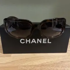 CHANEL ブラウン スクエア サングラスのサムネイル