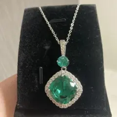 エメラルドグリーン ペンダントネックレス