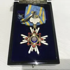 美品　瑞宝中綬章 勲章 漆塗りケース入り 特価 ふ美品 瑞宝中綬章 勲章 漆塗りケース入り - メルカリ