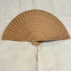 もう匂わなくなった白檀の扇子　中国土産　透かし彫り