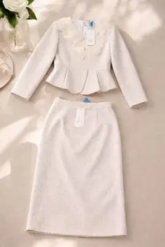 高級秋冬用ホワイト フリル付きジャケットとスカートセット