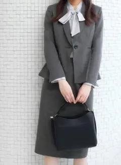 ★RUIRUE BOUTIQUE グレー スカートスーツのサムネイル
