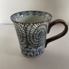 青と白の幾何学模様マグカップ