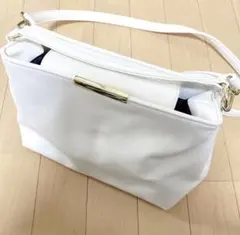 ホワイト ショルダーバッグ 白 ゴールド 金具 オシャレ 可愛い お洒落 韓国風