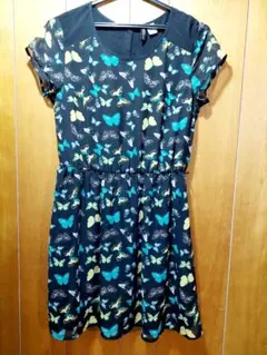 H&M　蝶プリント 半袖ワンピース 黒