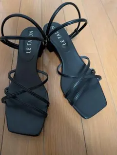 美品 LE TALON 3.5cmスクエア 2WAYサンダル ブラック Mサイズのサムネイル