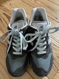 New Balance 1300 スニーカー グレー/ブルーのサムネイル