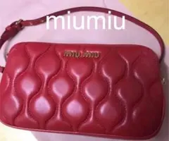 miu miu ミュウミュウ　コンパクト　レッド　ハンドバッグ