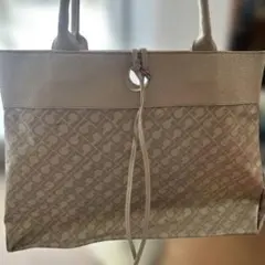 w*d様 GHERARDINIベージュ ロゴ入り ハンドバッグ