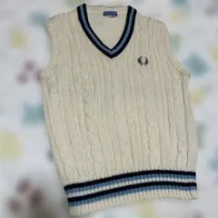 美品FRED PERRYフレッドペリー　ケーブルニットVネックベストS白ゴルフ