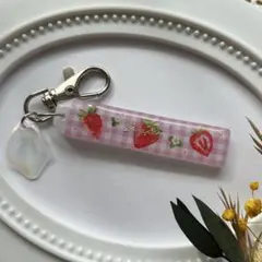 いちご　レジンキーホルダー（ピンク　No.3）