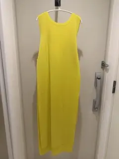 イエロー ノースリーブ ロングワンピースのサムネイル