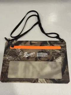 Item thumbnail for item 072bcc2c-84f6-445c-8fa8-3c01a0c29b25