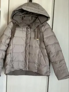 ベージュフード付き リバーシブルダウンジャケット