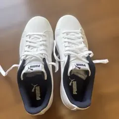 PUMA ホワイト スニーカー
