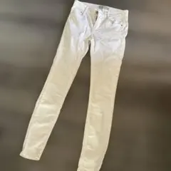 ZARA Trafaluc ホワイトデニムパンツのサムネイル