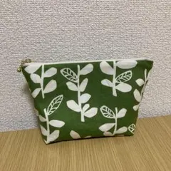 ハンドメイド　オシャレな葉っぱ柄（グリーン）のポーチ