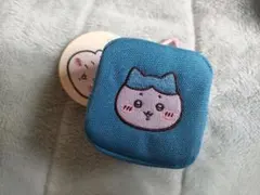 ちいかわ カラビナつき刺繍スクエアミニポーチ ハチワレ