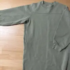 140 ユニクロ GIRLS スウェットモックネックワンピース オリーブ