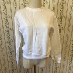 GUホワイト クルーネックスウェット