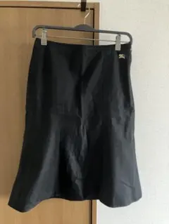 【Burberry】バーバリー　ブラック 無地　フレアスカート ひざ丈　38