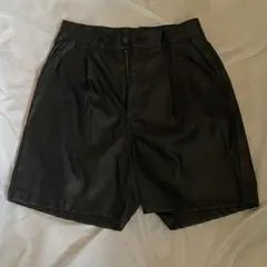 フェイクレザー　ハーフパンツ　レディース