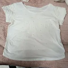 リブインコンフォート　フェリシモ　きらきらストーン装飾付きホワイト半袖Tシャツのサムネイル
