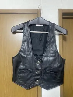 CHUXXX フェイクレザー　ジレのサムネイル