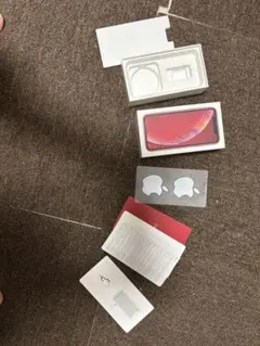 iPhone XR レッド 空き箱と付属品。※本体は無し
