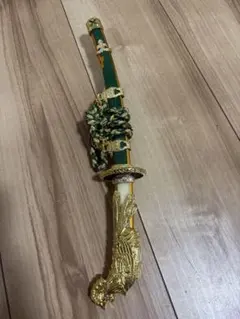 模造刀 短刀 鳳凰装飾 緑鞘　全長36cm 重さ300クラムのサムネイル