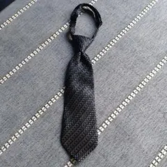 フォーマルネクタイ 黒と青のドット柄