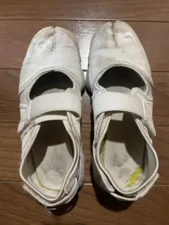 ホワイト メッシュ スポーツサンダル　NIKE エアリフト