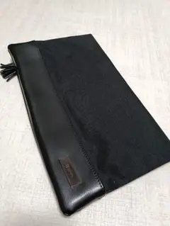 タッセル付き黒クラッチバッグ