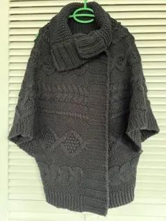 極太ニット ケーブル編みケープコート ブラック size Ｍ〜Ｌ