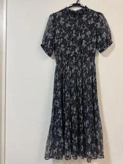 バルーン襟 半袖 花柄 ワンピース 黒