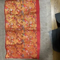帯は切れ　赤金花柄刺繍生地 約35cm x 70cm