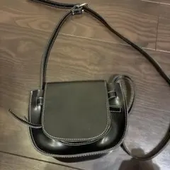 ブラック ショルダーバッグ フラップ式