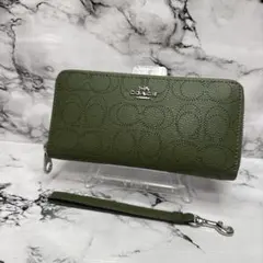(極美品)大人気、コーチ、長財布、ラウンドジップ、希少デザイン、希少色、緑、シグ