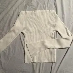 リブ編みオフショルダー長袖ニット