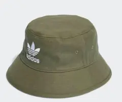 adidas オリーブ バケットハット