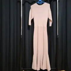 リボン付きピンクニットワンピース