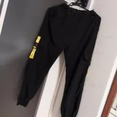 ブラック カーゴパンツ イエローベルト ストリート