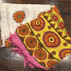 バリ島　カラフルなビーズ　サロン　布