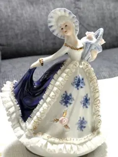 ロイヤルドルトン 陶器の人形 - メルカリ