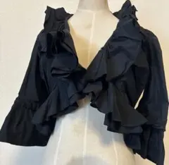 TO BE CHIC フリルブラウス ブラック　　ボレロ　カーデのサムネイル