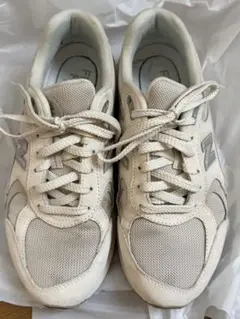 New Balance 880 オフホワイト スニーカー 23.5 美品 - メルカリ