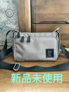 Nina Jobs ショルダーバッグ　サコッシュ　北欧　軽量　ポケット沢山　モズ