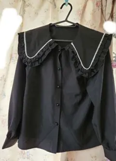 地雷系フリル付き黒長袖シャツ