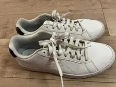 PUMA ホワイト スニーカー